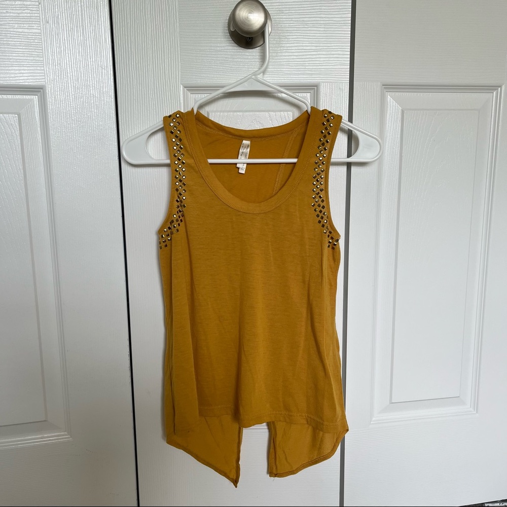 dark uellow small col story tank top